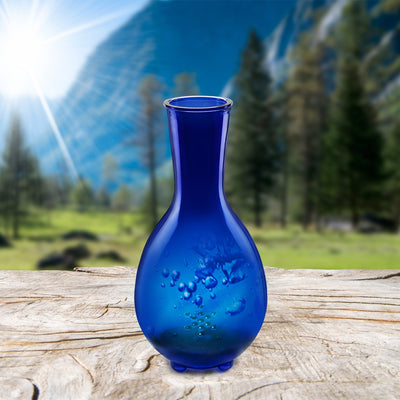 Von der Natur inspirierte kobaltblaue, Glaskaraffe harmonei®, Inhalt 1,2 l, in Lebensmittelqualität, die formschöne Glaskaraffe bei ambition.life bestellen.